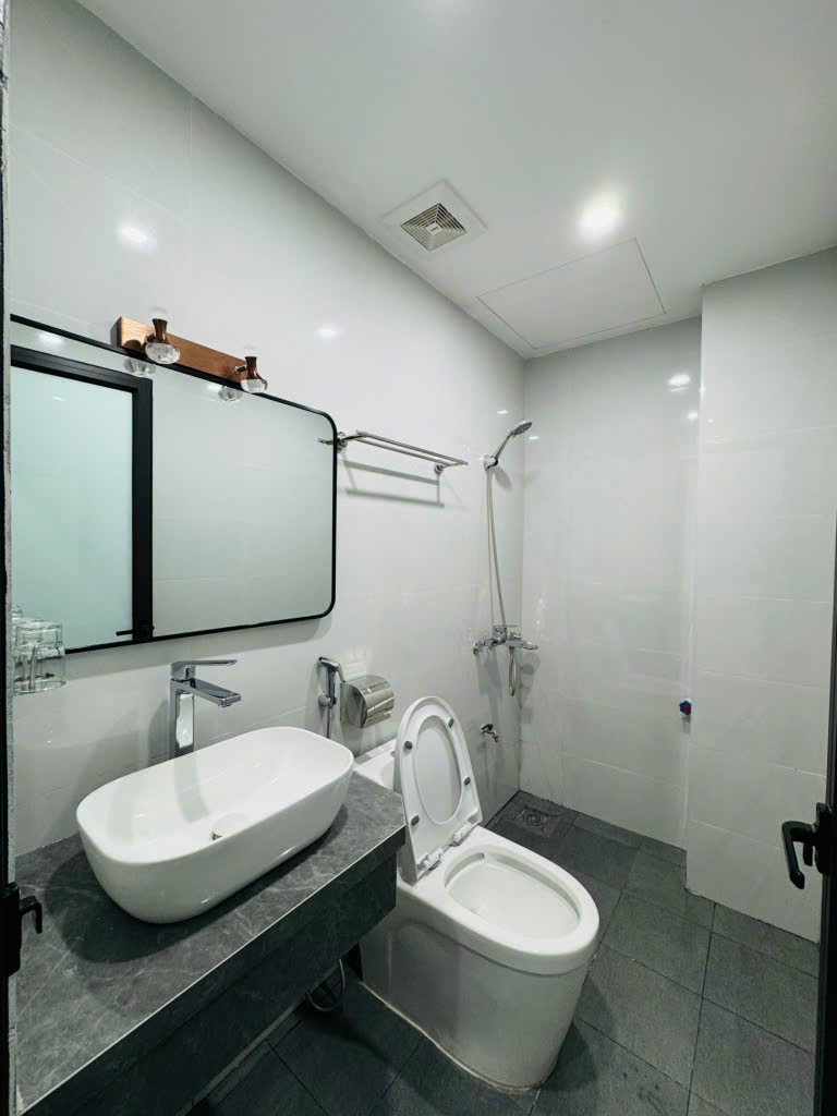 Bán Nhà TÔN ĐỨC THẮNG.nhà đẹp tặng full nội thất xịn xò